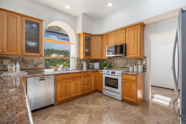 1911 La Subida Way, San Marcos, CA 92078