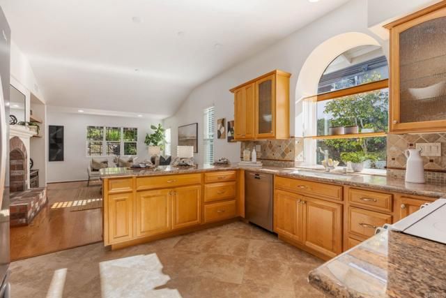 1911 La Subida Way, San Marcos, CA 92078