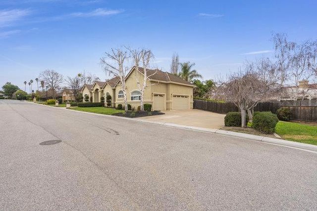 50 Ralphs Way, Hollister, CA 95023