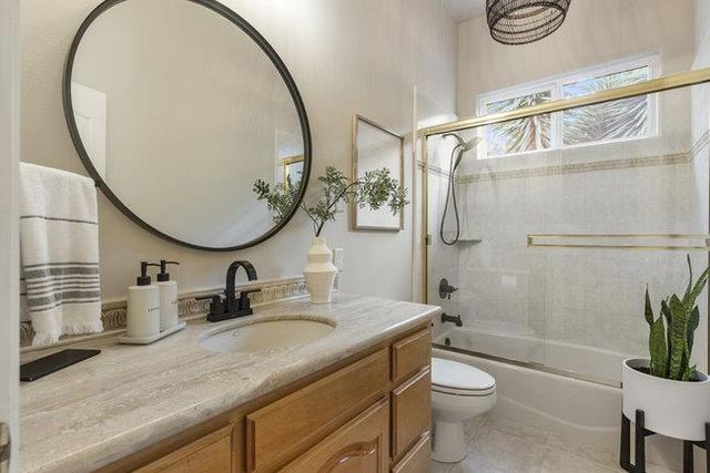 50 Ralphs Way, Hollister, CA 95023