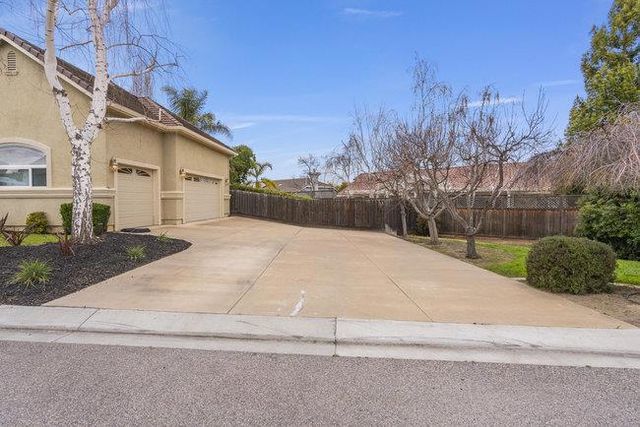 50 Ralphs Way, Hollister, CA 95023