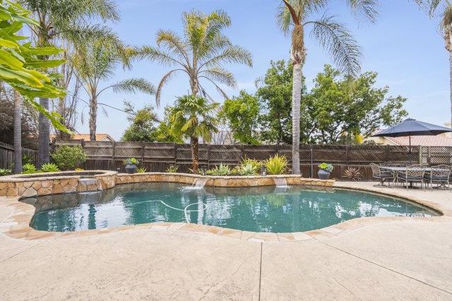 50 Ralphs Way, Hollister, CA 95023