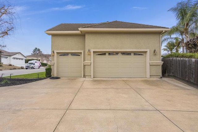 50 Ralphs Way, Hollister, CA 95023