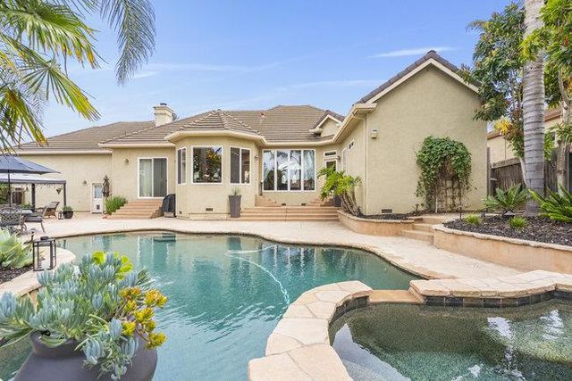 50 Ralphs Way, Hollister, CA 95023