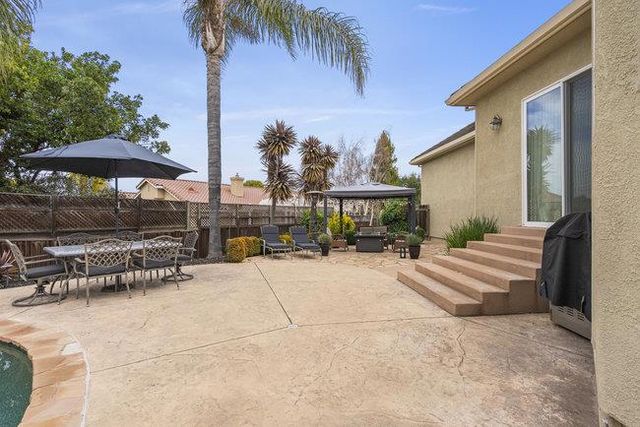 50 Ralphs Way, Hollister, CA 95023