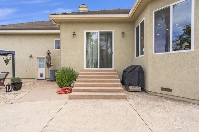 50 Ralphs Way, Hollister, CA 95023