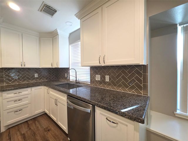 7127 Oak Walk Drive, Humble, TX 77346