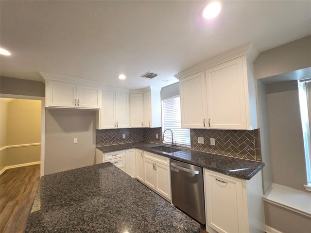 7127 Oak Walk Drive, Humble, TX 77346