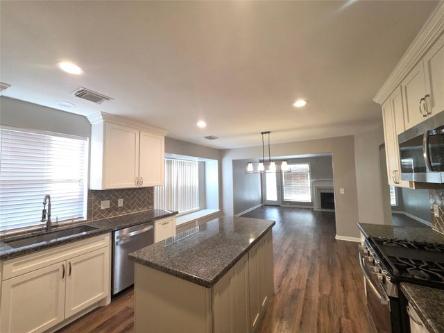 7127 Oak Walk Drive, Humble, TX 77346