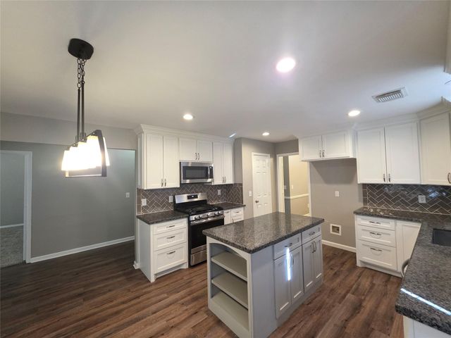 7127 Oak Walk Drive, Humble, TX 77346