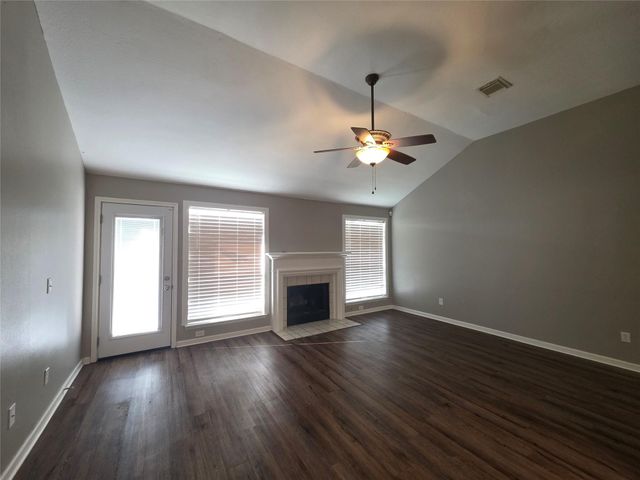 7127 Oak Walk Drive, Humble, TX 77346