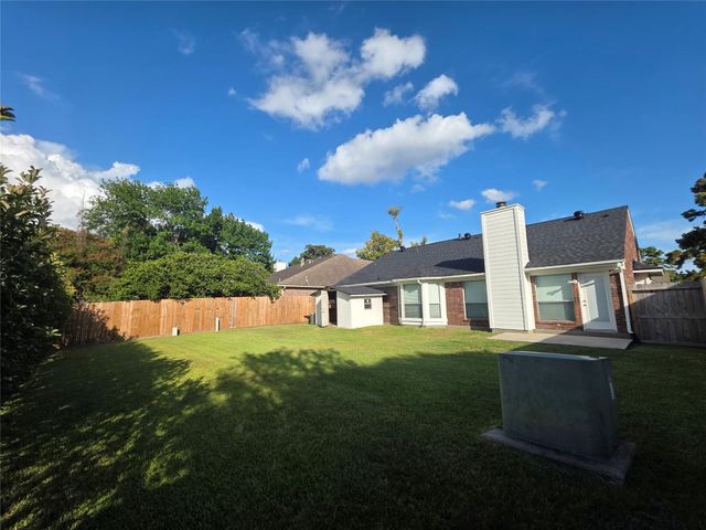 7127 Oak Walk Drive, Humble, TX 77346