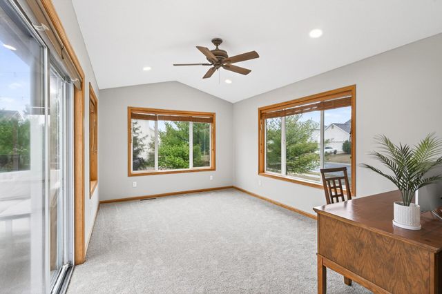 933 Basenji Curve, Shakopee, MN 55379
