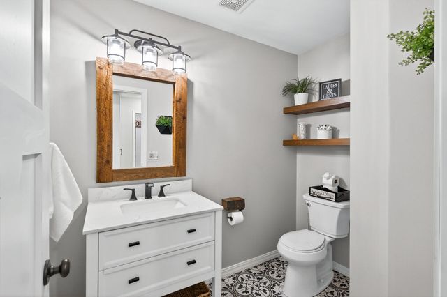 933 Basenji Curve, Shakopee, MN 55379