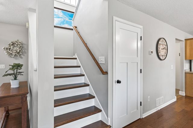933 Basenji Curve, Shakopee, MN 55379