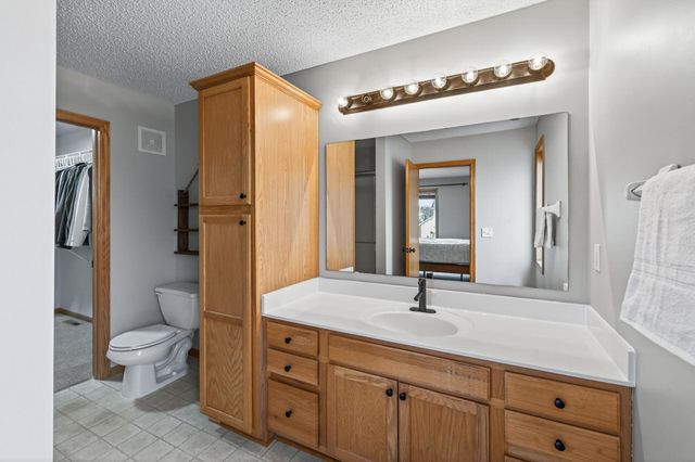 933 Basenji Curve, Shakopee, MN 55379