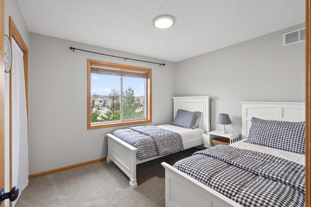 933 Basenji Curve, Shakopee, MN 55379
