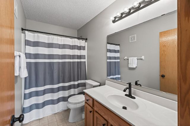 933 Basenji Curve, Shakopee, MN 55379