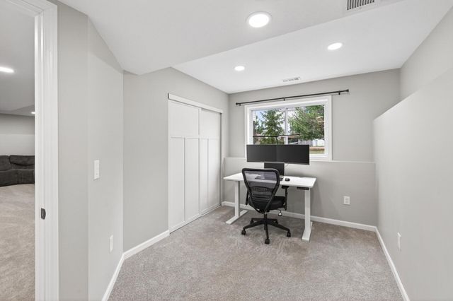 933 Basenji Curve, Shakopee, MN 55379