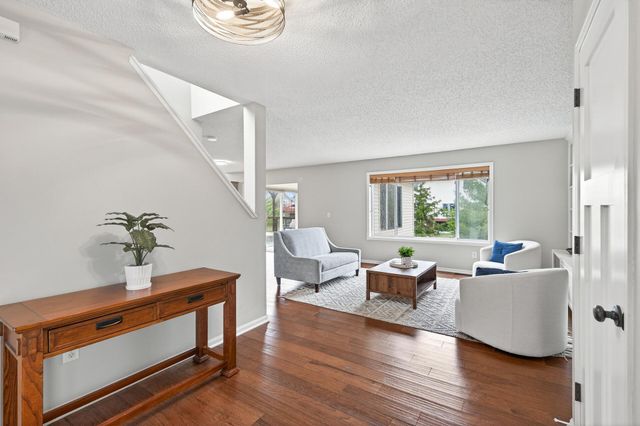 933 Basenji Curve, Shakopee, MN 55379