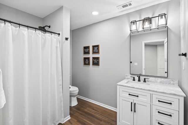 933 Basenji Curve, Shakopee, MN 55379