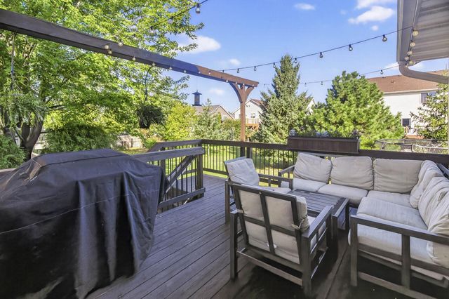 933 Basenji Curve, Shakopee, MN 55379
