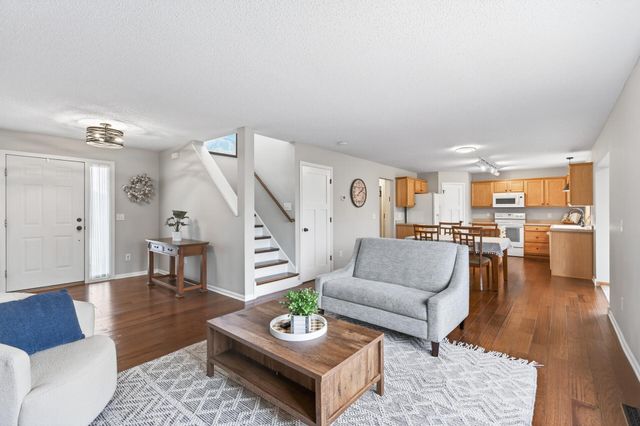 933 Basenji Curve, Shakopee, MN 55379