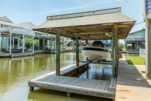 22127 Zapata Drive, Galveston, TX 77554