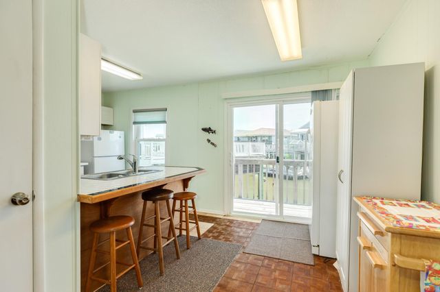 22127 Zapata Drive, Galveston, TX 77554