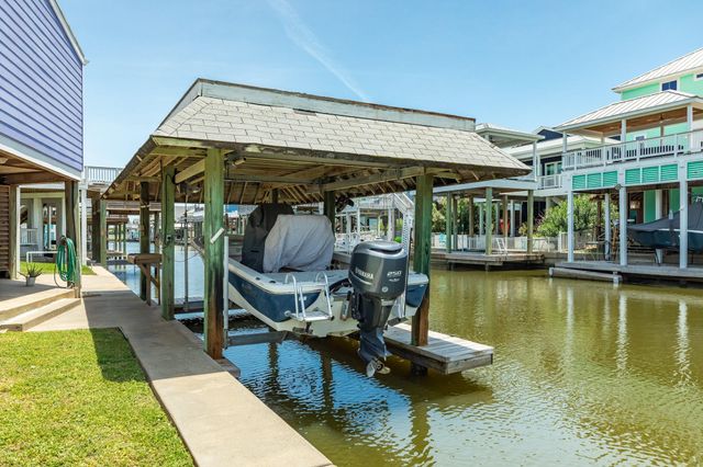 22127 Zapata Drive, Galveston, TX 77554
