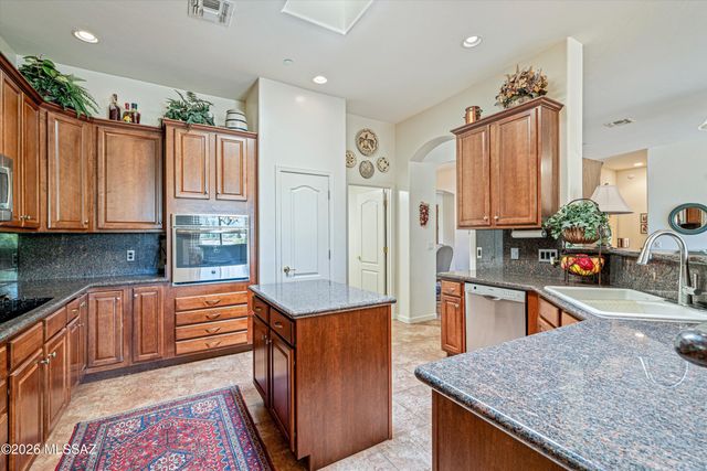 1150 W Green Pebble Drive, Oro Valley, AZ 85755