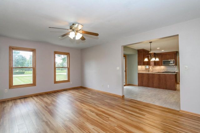 N75W28050 Schmidt LANE, Hartland, WI 53029