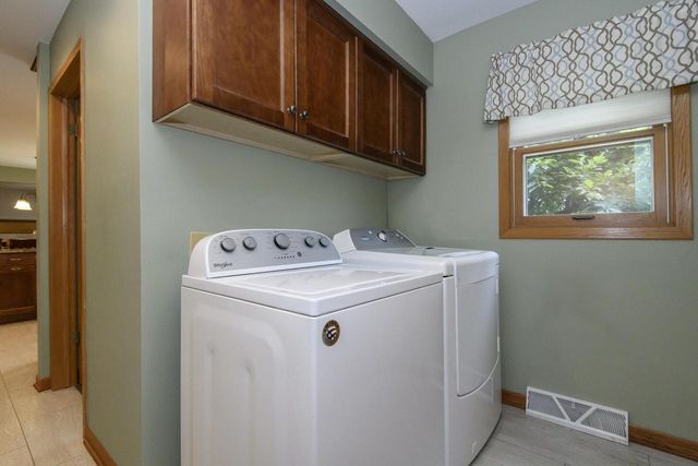 N75W28050 Schmidt LANE, Hartland, WI 53029