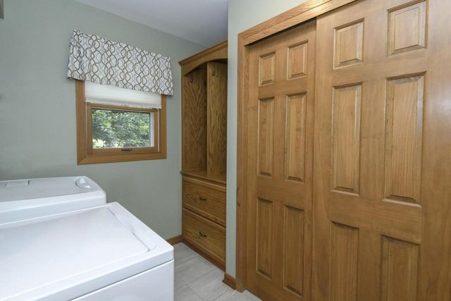 N75W28050 Schmidt LANE, Hartland, WI 53029