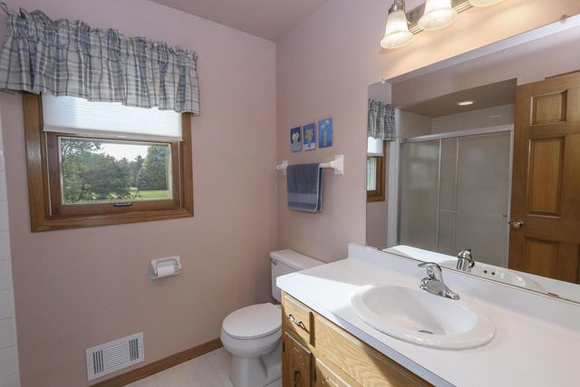 N75W28050 Schmidt LANE, Hartland, WI 53029
