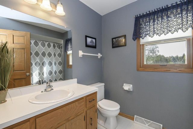 N75W28050 Schmidt LANE, Hartland, WI 53029