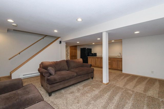 N75W28050 Schmidt LANE, Hartland, WI 53029