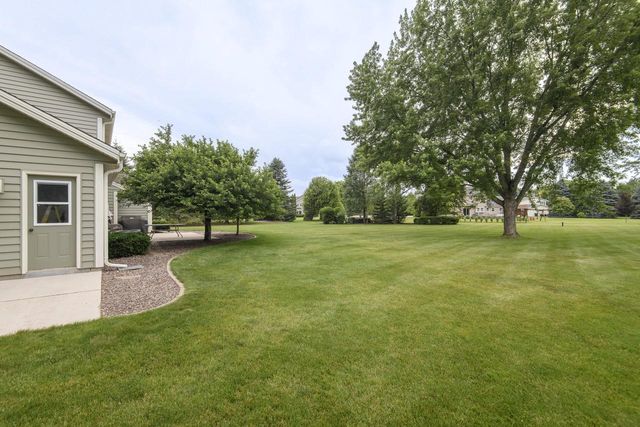 N75W28050 Schmidt LANE, Hartland, WI 53029