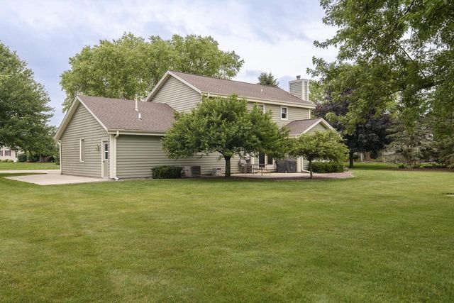 N75W28050 Schmidt LANE, Hartland, WI 53029