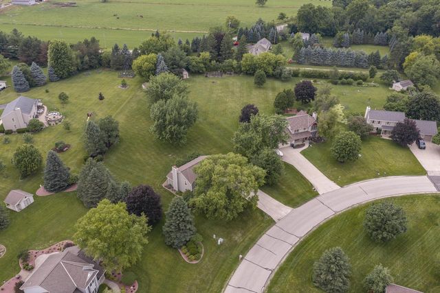 N75W28050 Schmidt LANE, Hartland, WI 53029