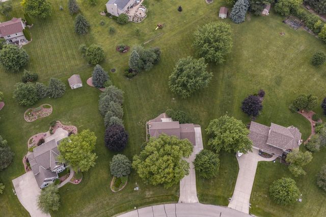 N75W28050 Schmidt LANE, Hartland, WI 53029
