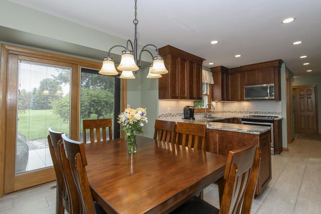 N75W28050 Schmidt LANE, Hartland, WI 53029