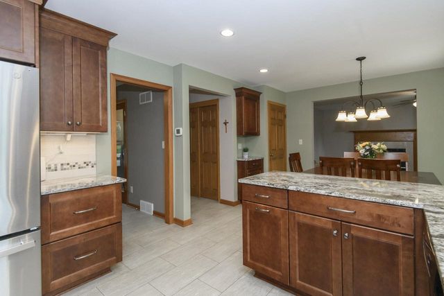 N75W28050 Schmidt LANE, Hartland, WI 53029