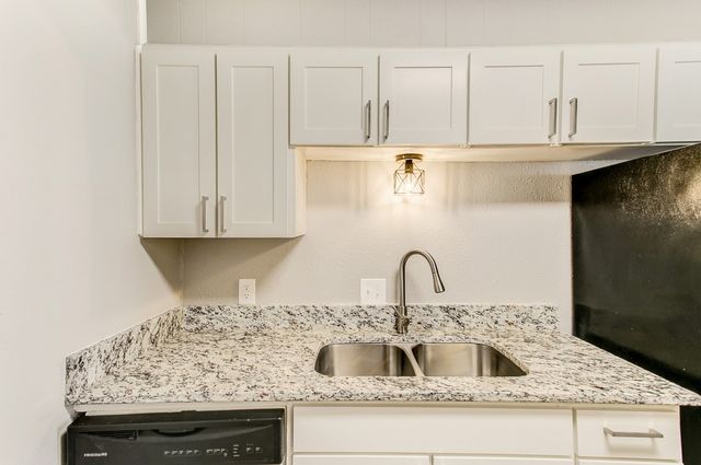 2200 W Lowden Street 13, Fort Worth, TX 76110