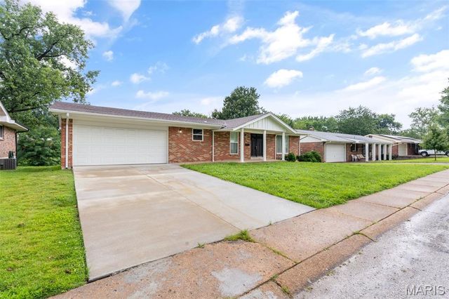 8033 Amherst Avenue, University City, MO 63130