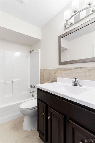 8033 Amherst Avenue, University City, MO 63130