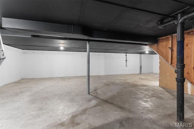 8033 Amherst Avenue, University City, MO 63130
