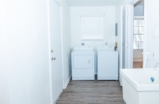 1860 Meadow Valley Lane, Dallas, TX 75232