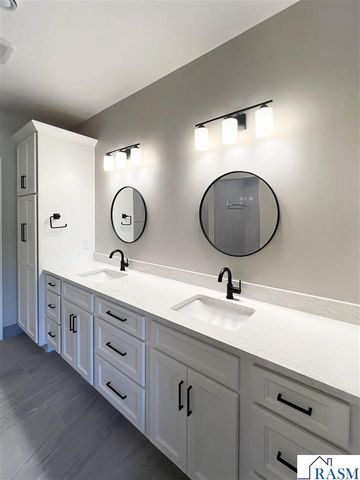 1048 Saba Boulevard, Mankato, MN 56001