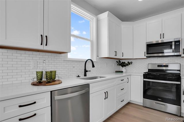 340 Mcdowell Drive, Howell, MI 48843